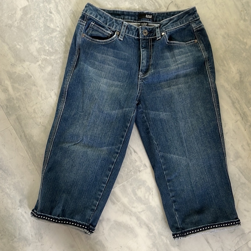 a.n.a. Jeans Capris denim Medium wash Size 4